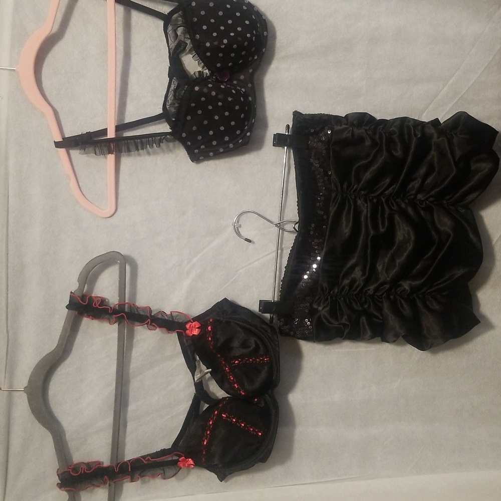 Skirt and 2 bras